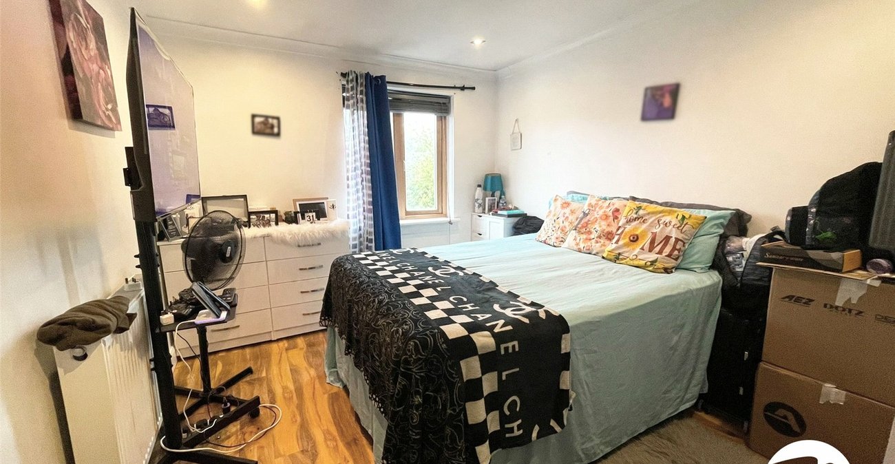 2 bedroom property for sale in London | Robinson Jackson