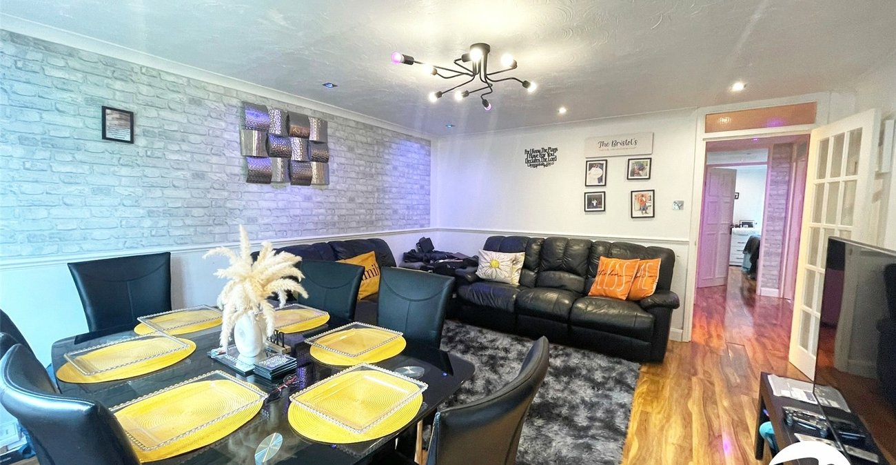 2 bedroom property for sale in London | Robinson Jackson