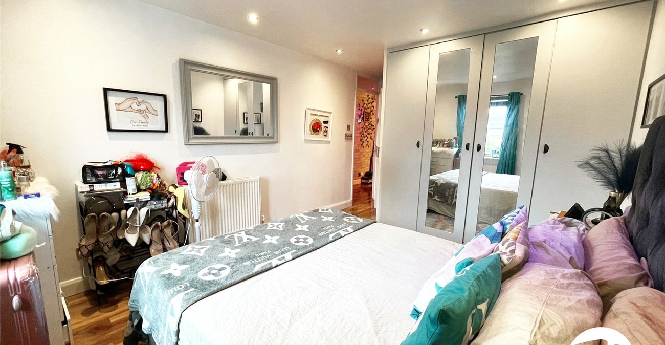 2 bedroom property for sale in London | Robinson Jackson