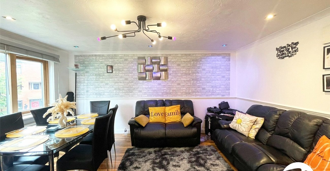 2 bedroom property for sale in London | Robinson Jackson