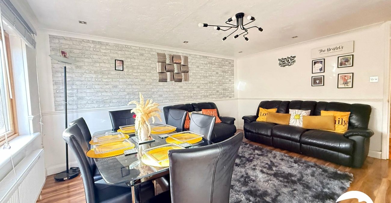 2 bedroom property for sale in London | Robinson Jackson