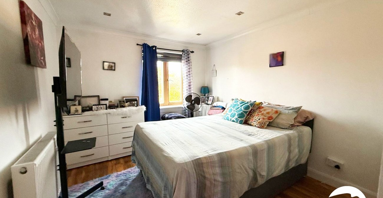 2 bedroom property for sale in London | Robinson Jackson