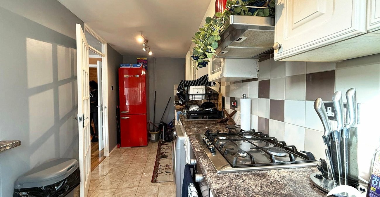 2 bedroom property for sale in London | Robinson Jackson