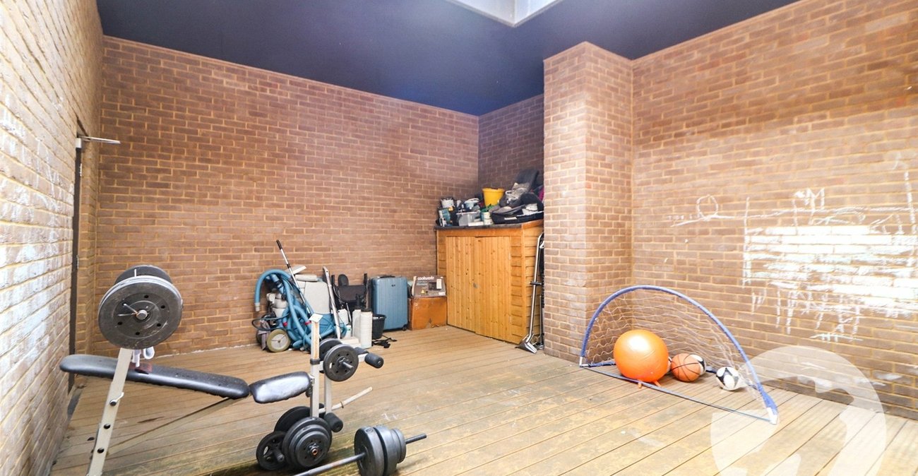 2 bedroom property for sale in Erith | Robinson Jackson