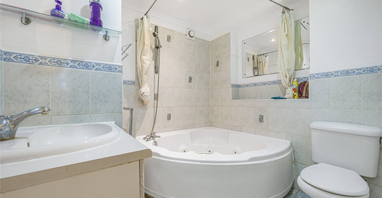 3 bedroom house for sale in Welling | Robinson Jackson