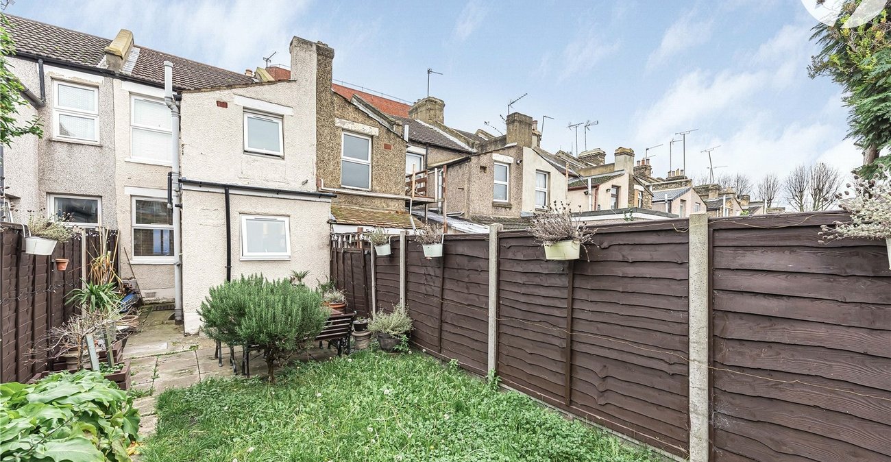 2 bedroom house for sale in Dartford | Robinson Jackson