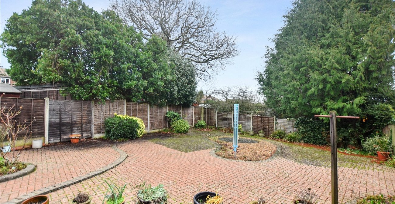 3 bedroom bungalow for sale in Dartford | Robinson Jackson