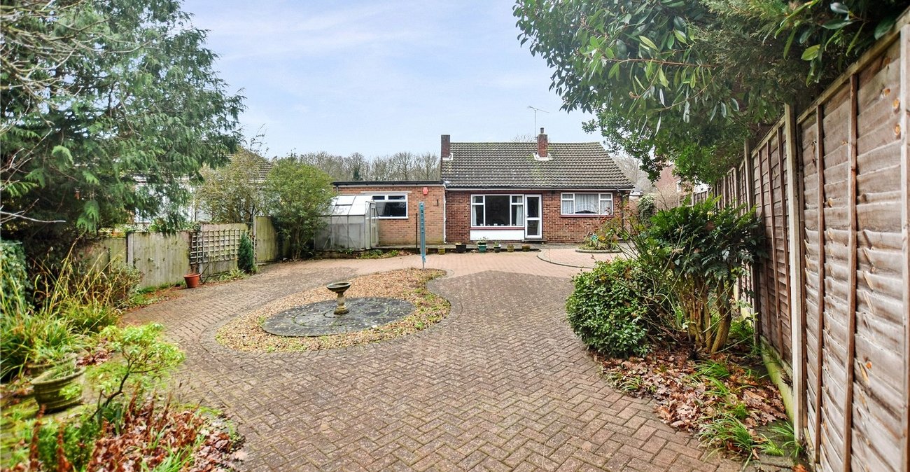 3 bedroom bungalow for sale in Dartford | Robinson Jackson