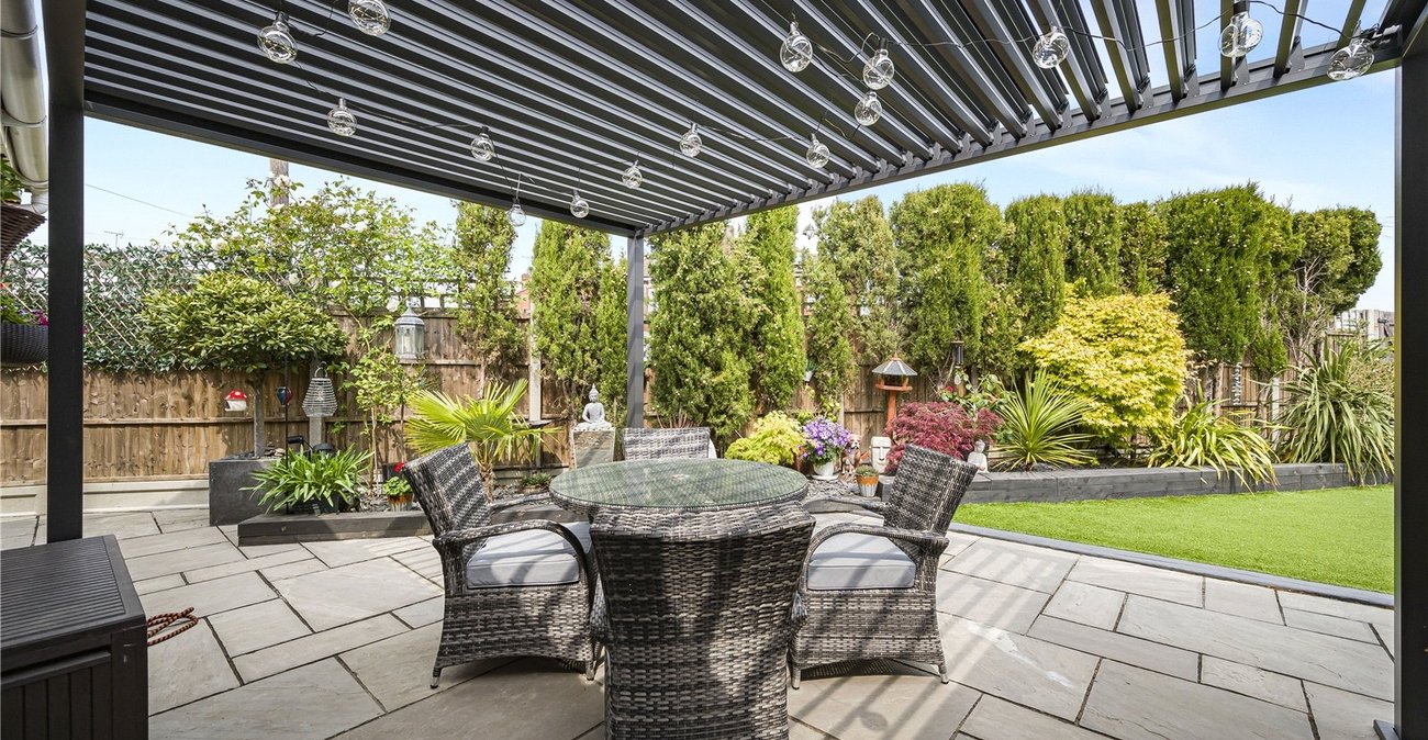 2 bedroom bungalow for sale in Dartford | Robinson Jackson