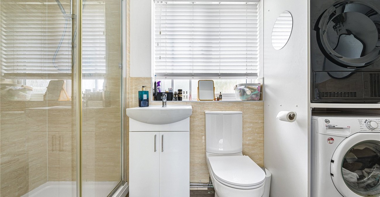 2 bedroom bungalow for sale in Dartford | Robinson Jackson