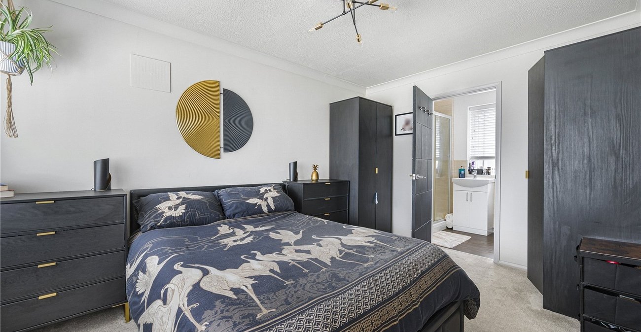 2 bedroom bungalow for sale in Dartford | Robinson Jackson