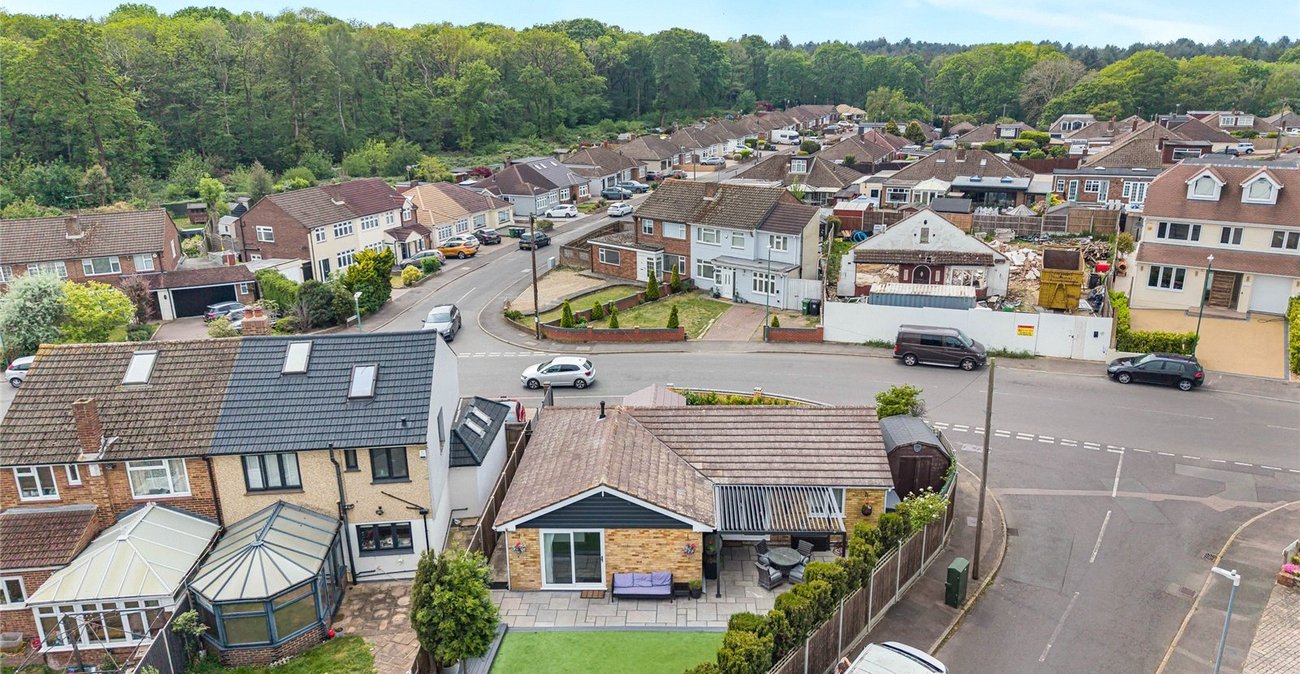 2 bedroom bungalow for sale in Dartford | Robinson Jackson