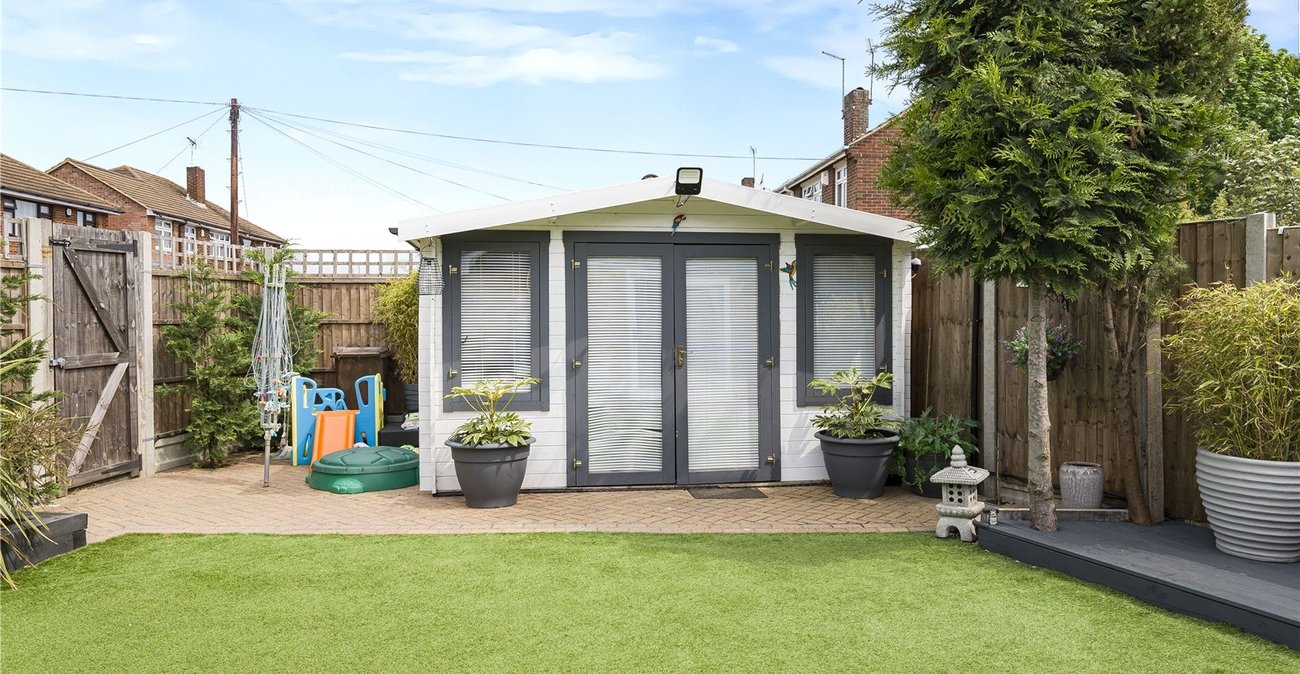 2 bedroom bungalow for sale in Dartford | Robinson Jackson