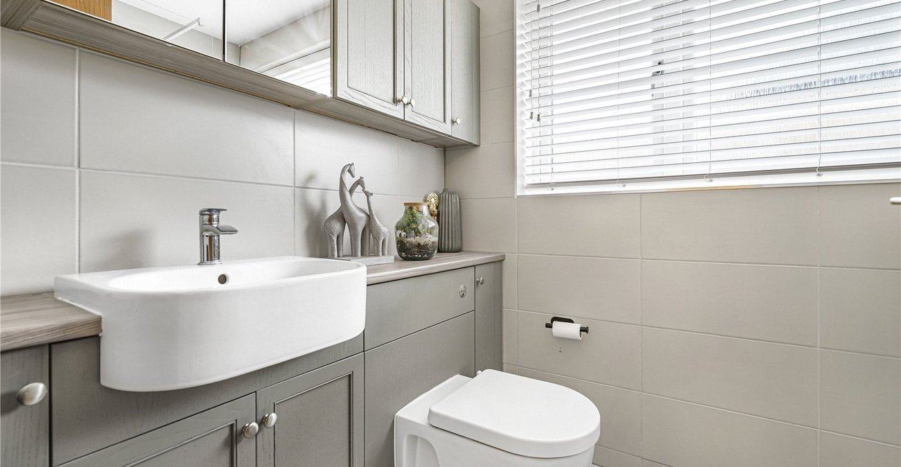 2 bedroom bungalow for sale in Dartford | Robinson Jackson