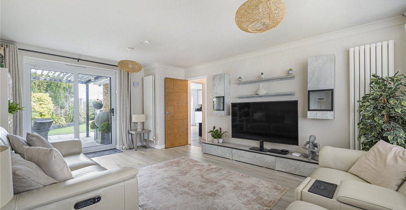 2 bedroom bungalow for sale in Dartford | Robinson Jackson