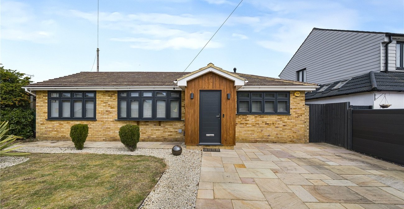 2 bedroom bungalow for sale in Dartford | Robinson Jackson