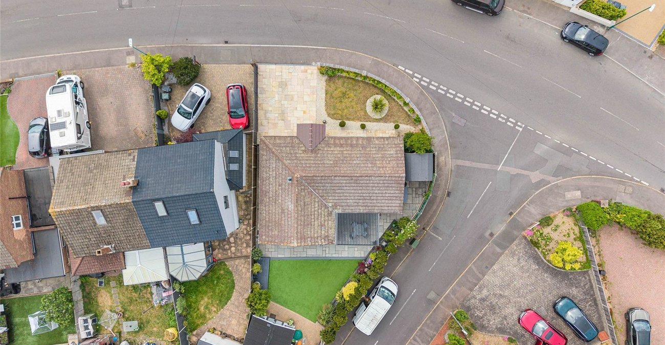 2 bedroom bungalow for sale in Dartford | Robinson Jackson