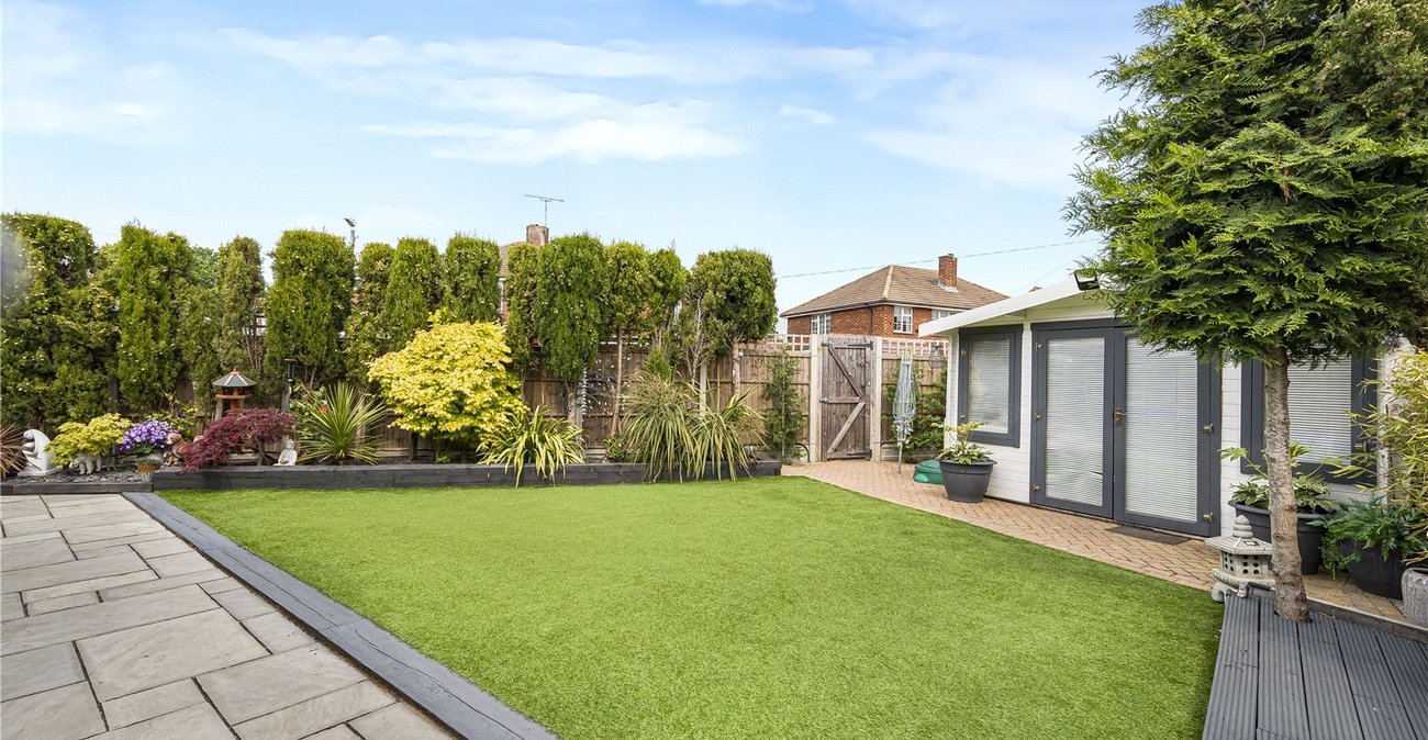 2 bedroom bungalow for sale in Dartford | Robinson Jackson