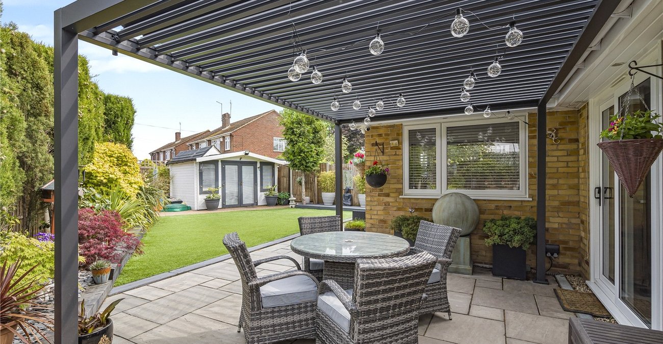 2 bedroom bungalow for sale in Dartford | Robinson Jackson