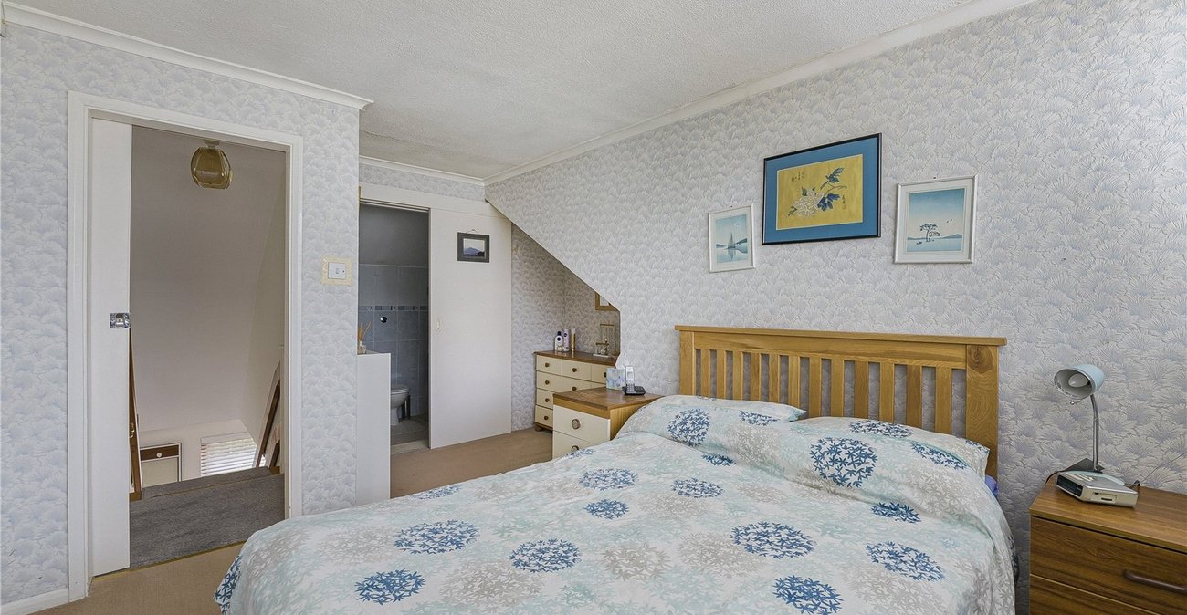 3 bedroom bungalow for sale in Dartford | Robinson Jackson