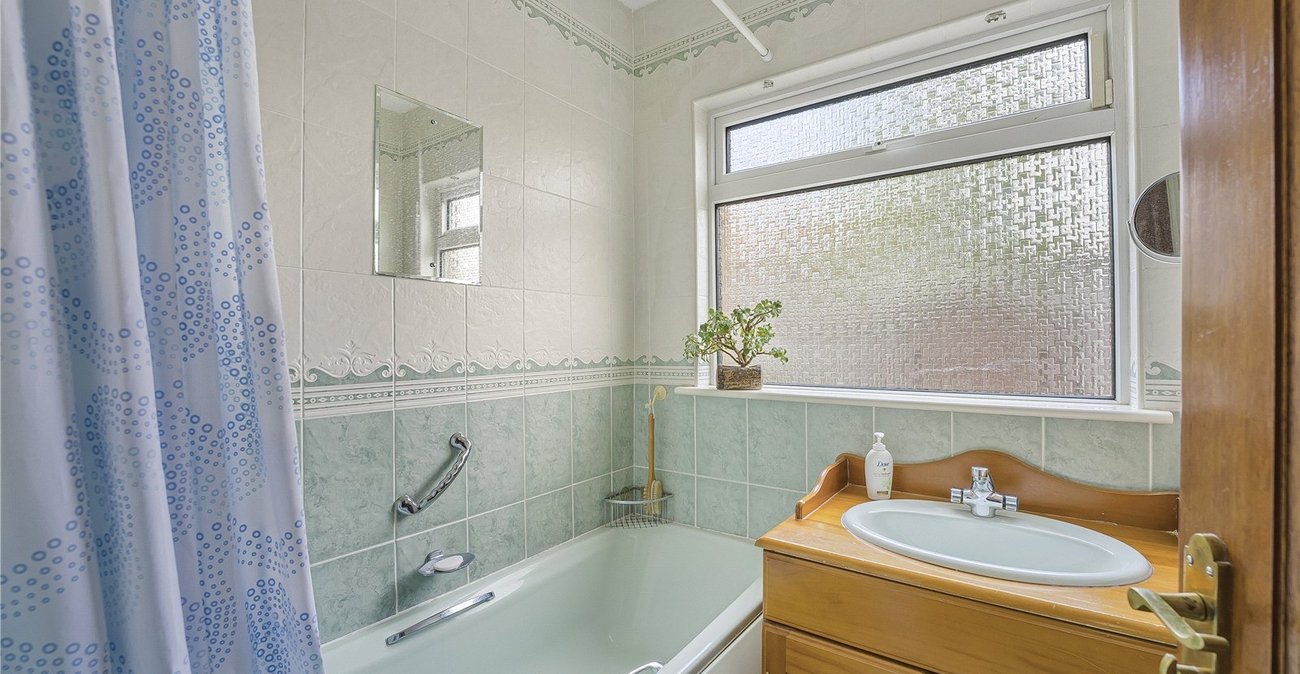 3 bedroom bungalow for sale in Dartford | Robinson Jackson
