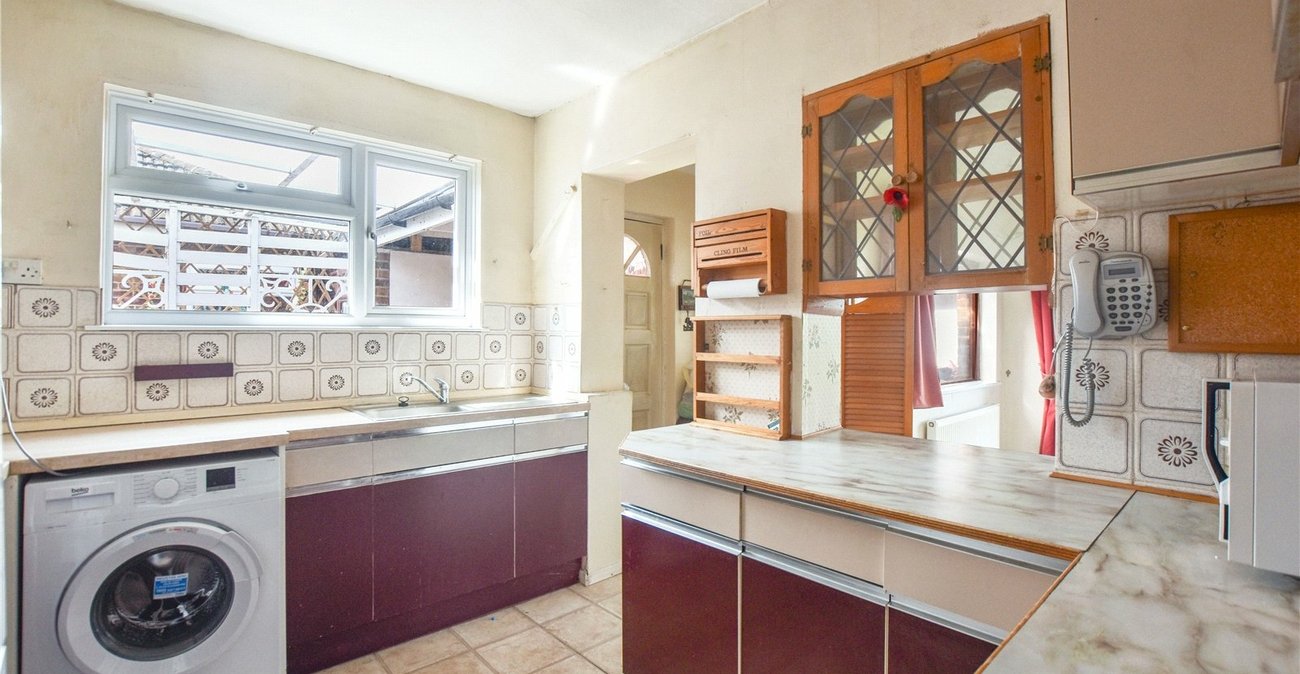 3 bedroom bungalow for sale in Joydens Wood | Robinson Jackson