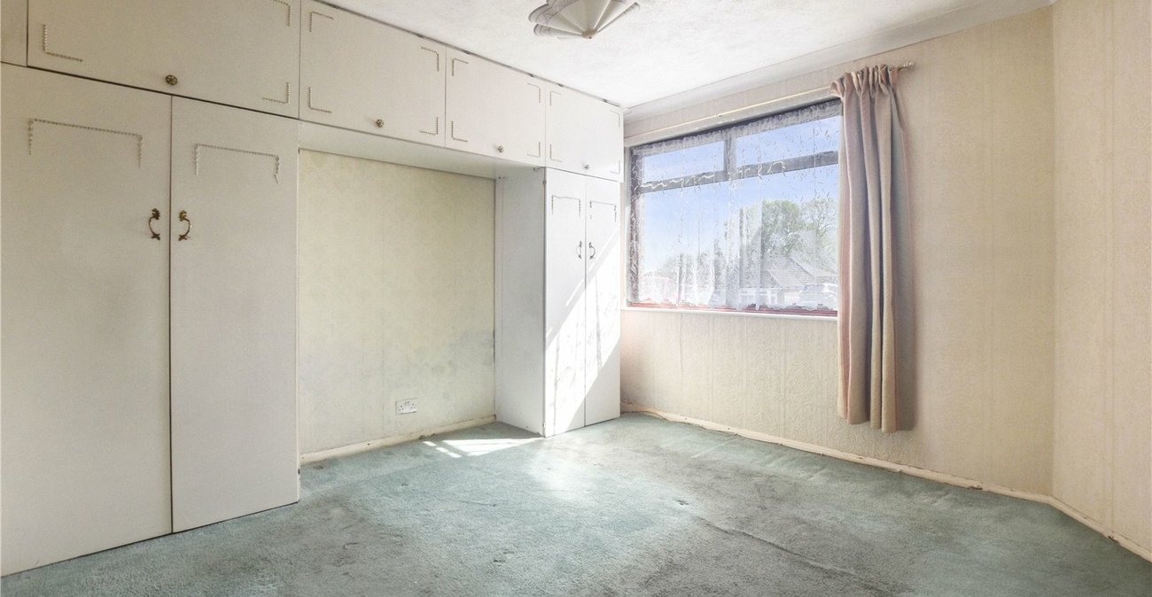 3 bedroom bungalow for sale in Joydens Wood | Robinson Jackson