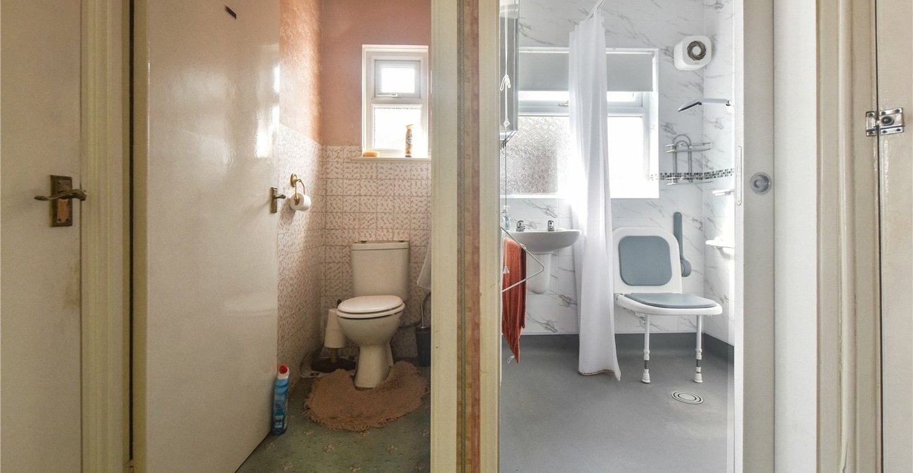 3 bedroom bungalow for sale in Joydens Wood | Robinson Jackson