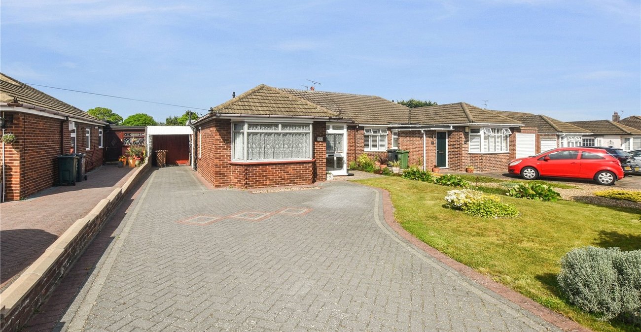 3 bedroom bungalow for sale in Joydens Wood | Robinson Jackson