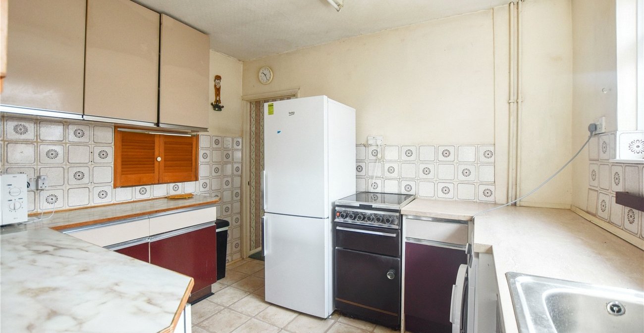 3 bedroom bungalow for sale in Joydens Wood | Robinson Jackson