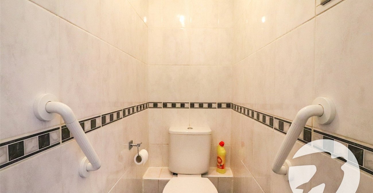 3 bedroom property for sale in Erith | Robinson Jackson