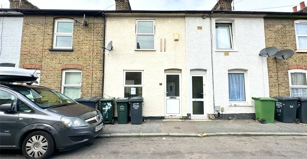 2 bedroom house for sale in Swanscombe | Robinson Jackson