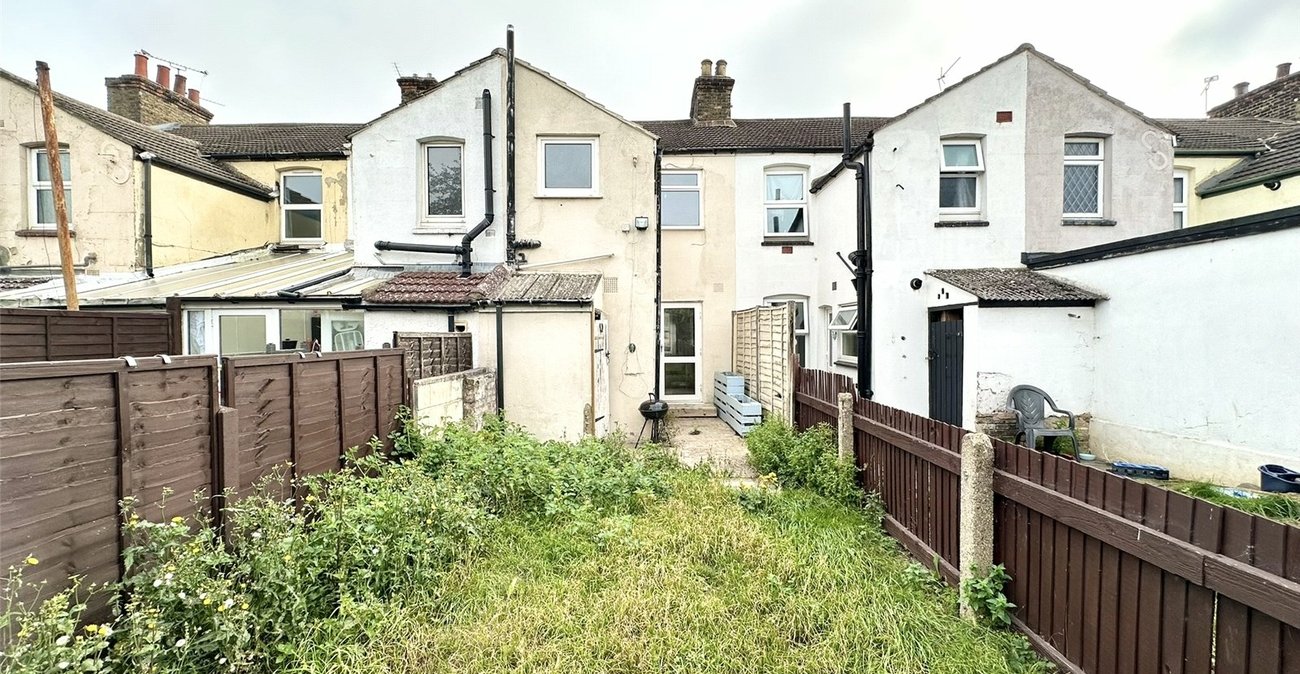 2 bedroom house for sale in Swanscombe | Robinson Jackson