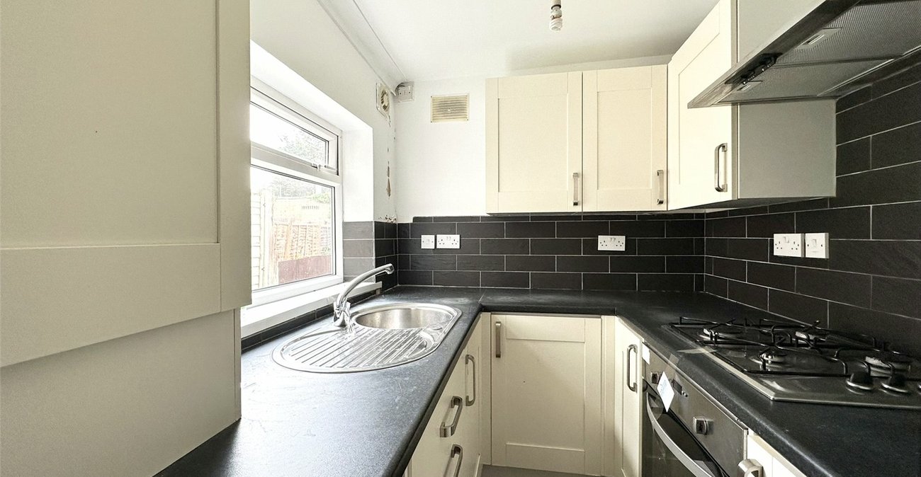 2 bedroom house for sale in Swanscombe | Robinson Jackson