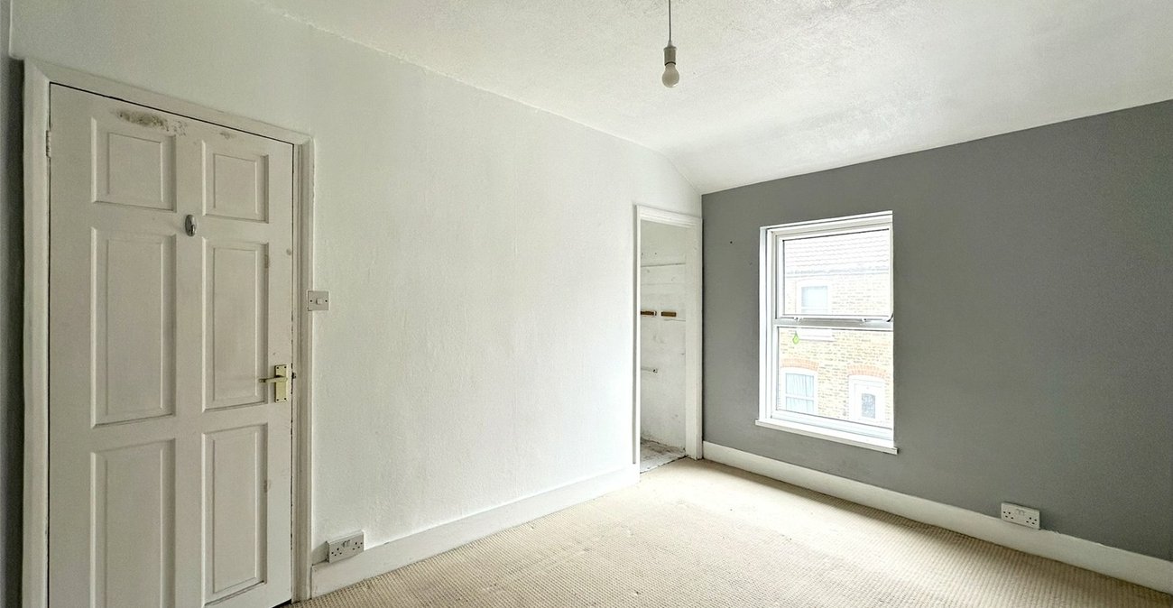 2 bedroom house for sale in Swanscombe | Robinson Jackson