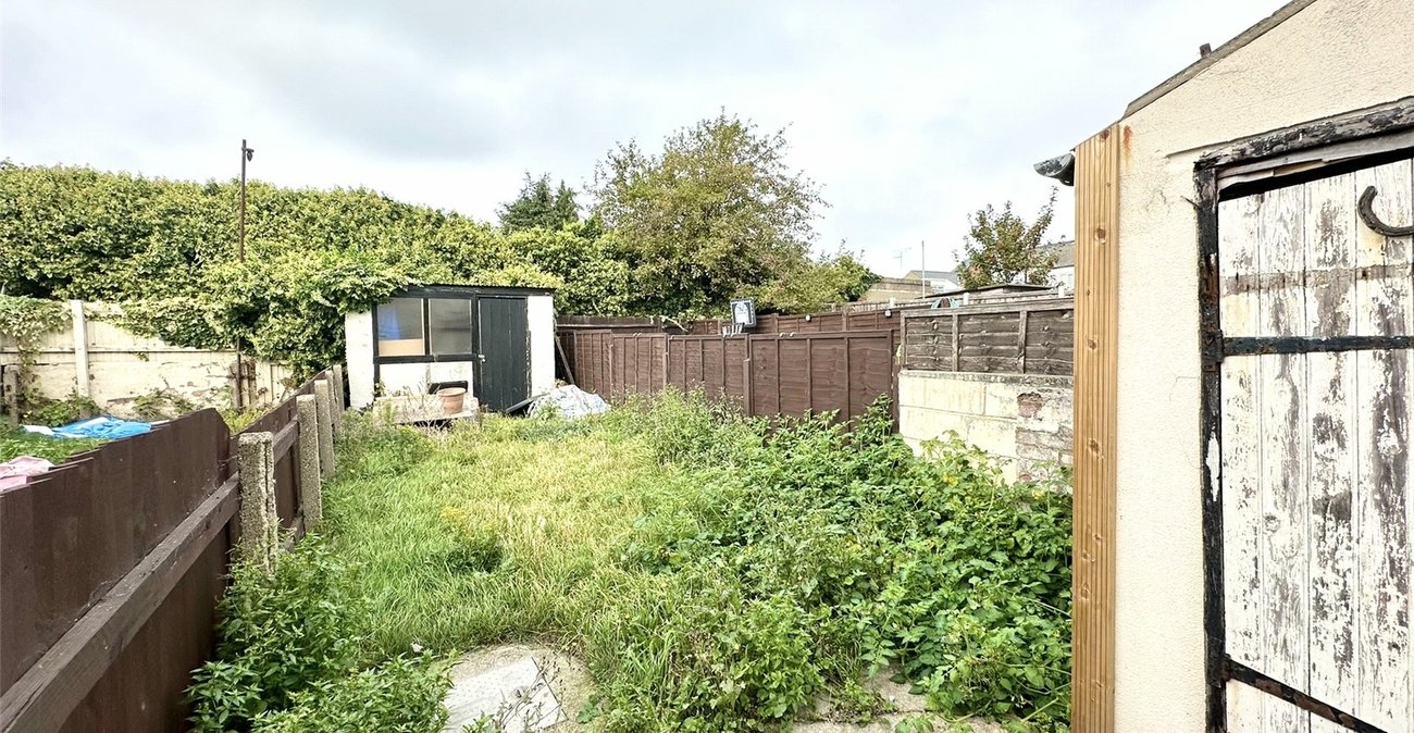 2 bedroom house for sale in Swanscombe | Robinson Jackson