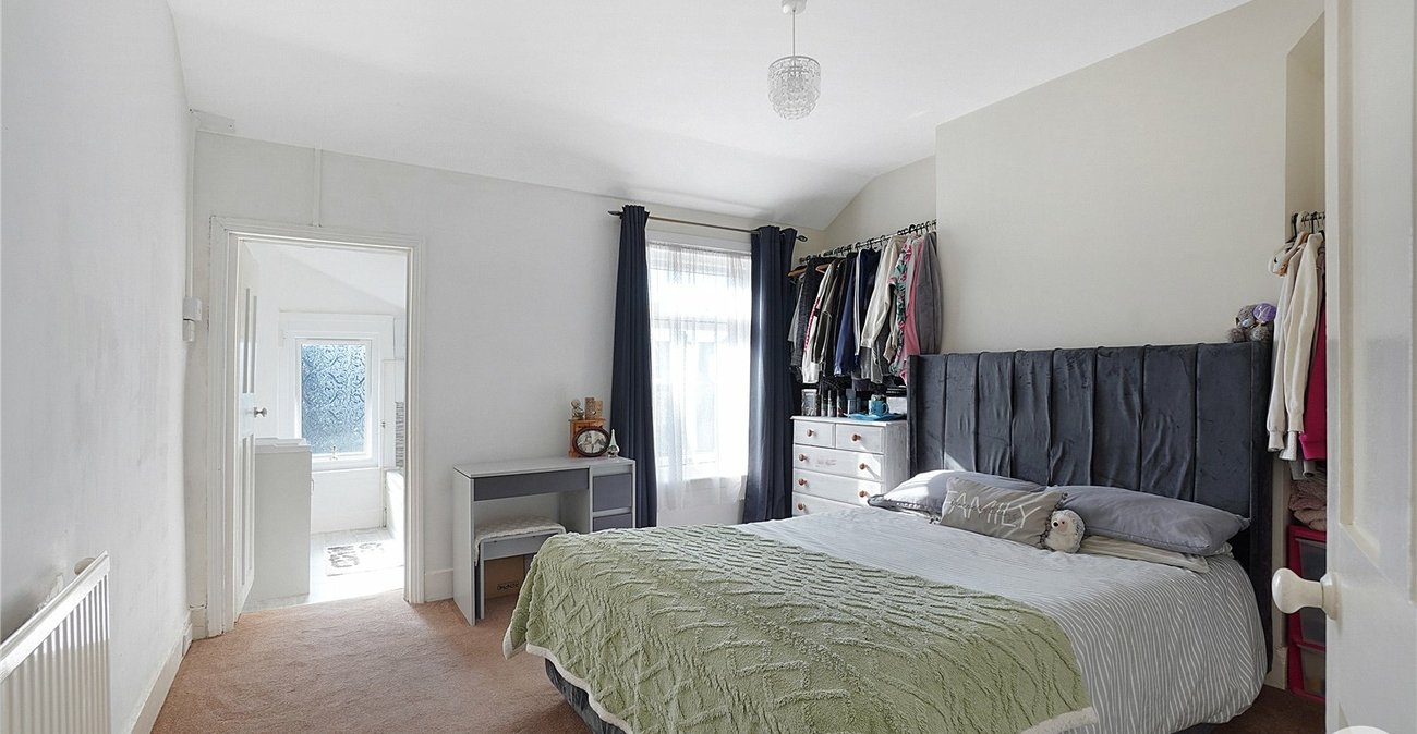 2 bedroom house for sale in Swanscombe | Robinson Jackson