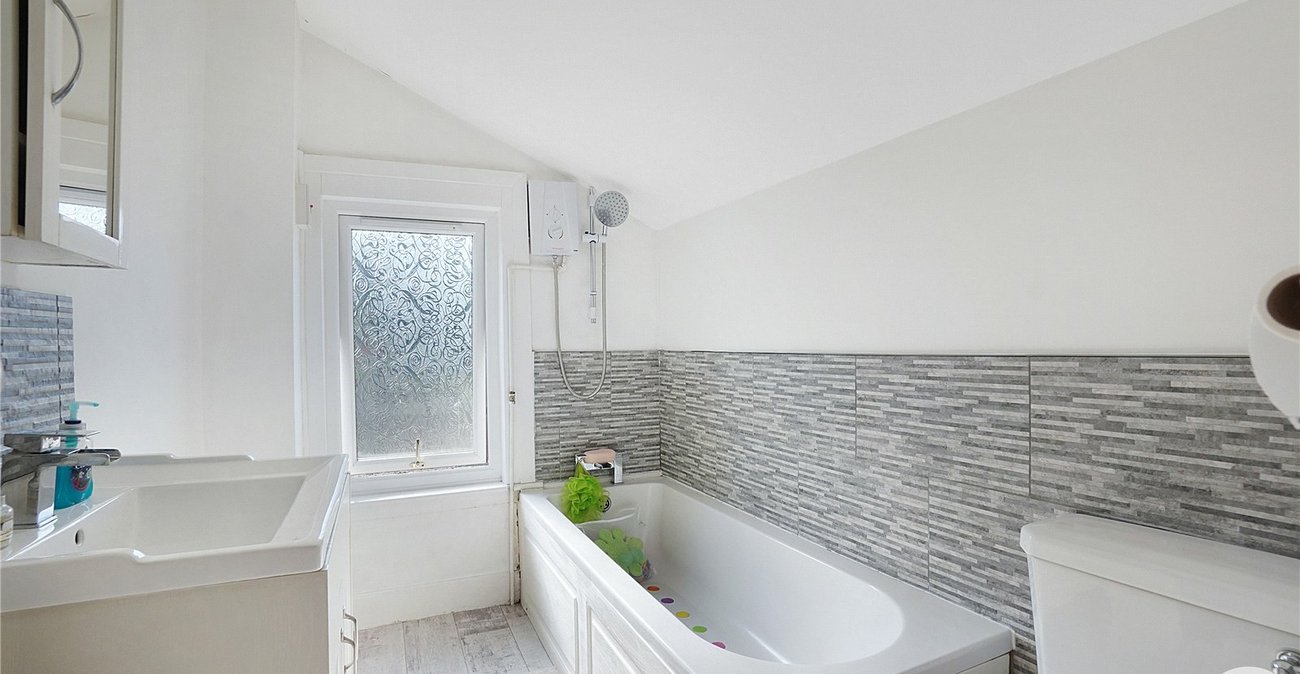 2 bedroom house for sale in Swanscombe | Robinson Jackson