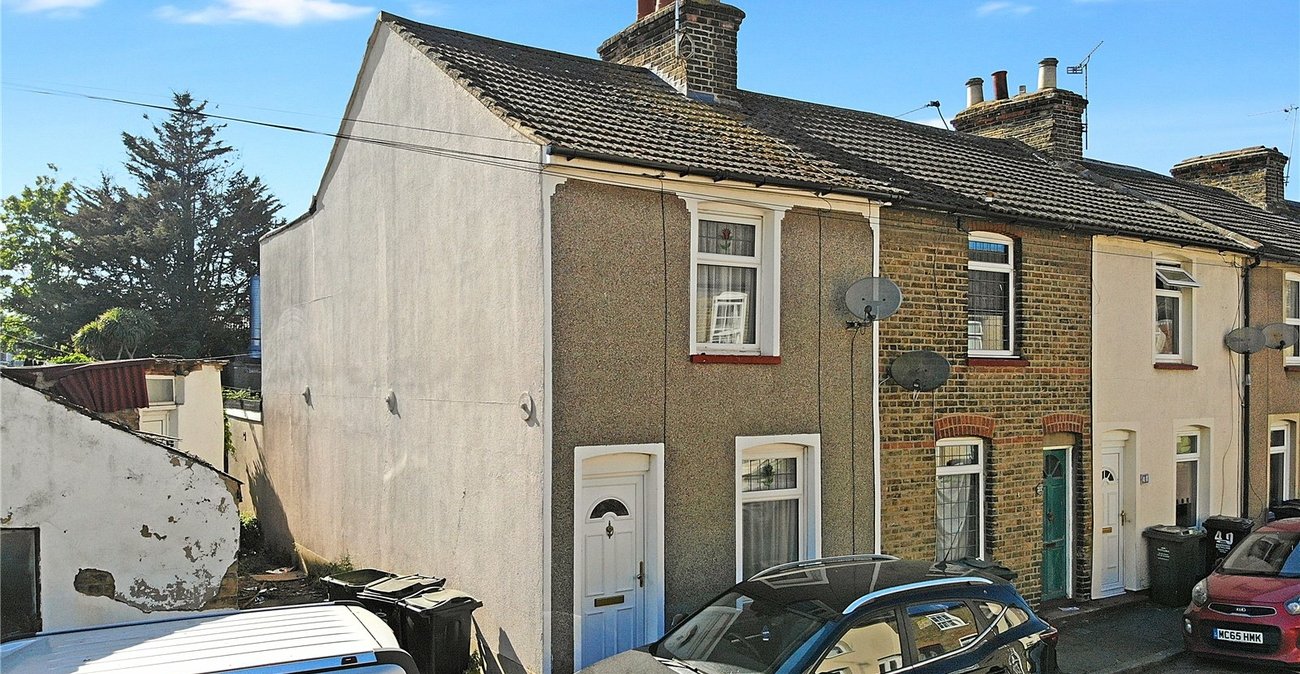 2 bedroom house for sale in Swanscombe | Robinson Jackson