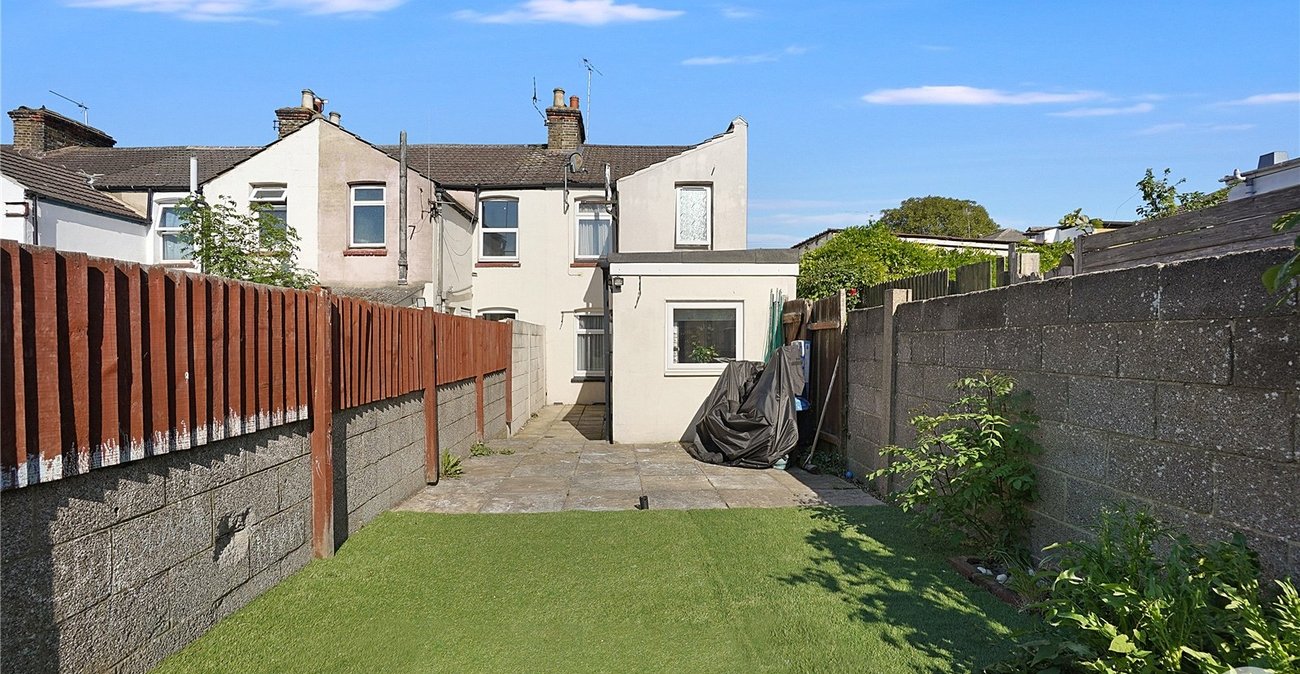 2 bedroom house for sale in Swanscombe | Robinson Jackson