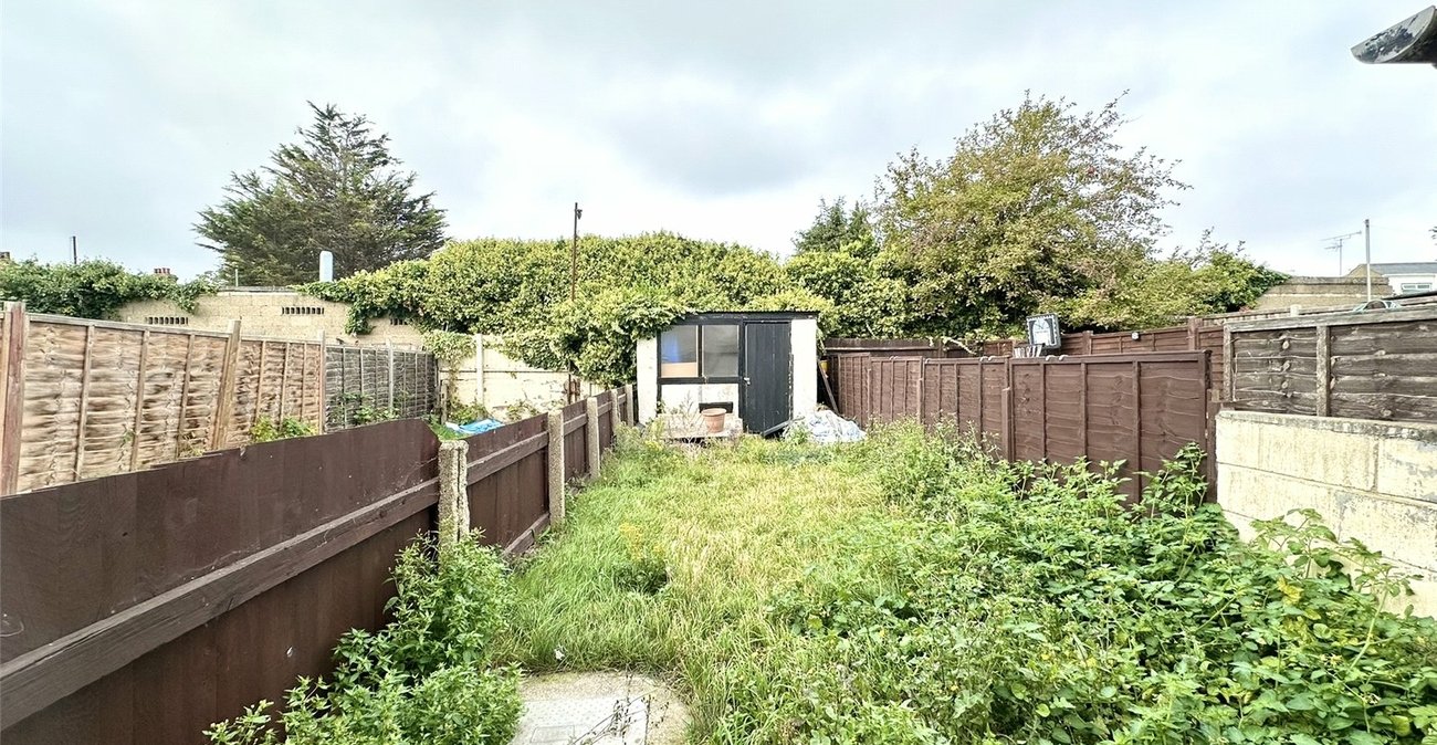 2 bedroom house for sale in Swanscombe | Robinson Jackson