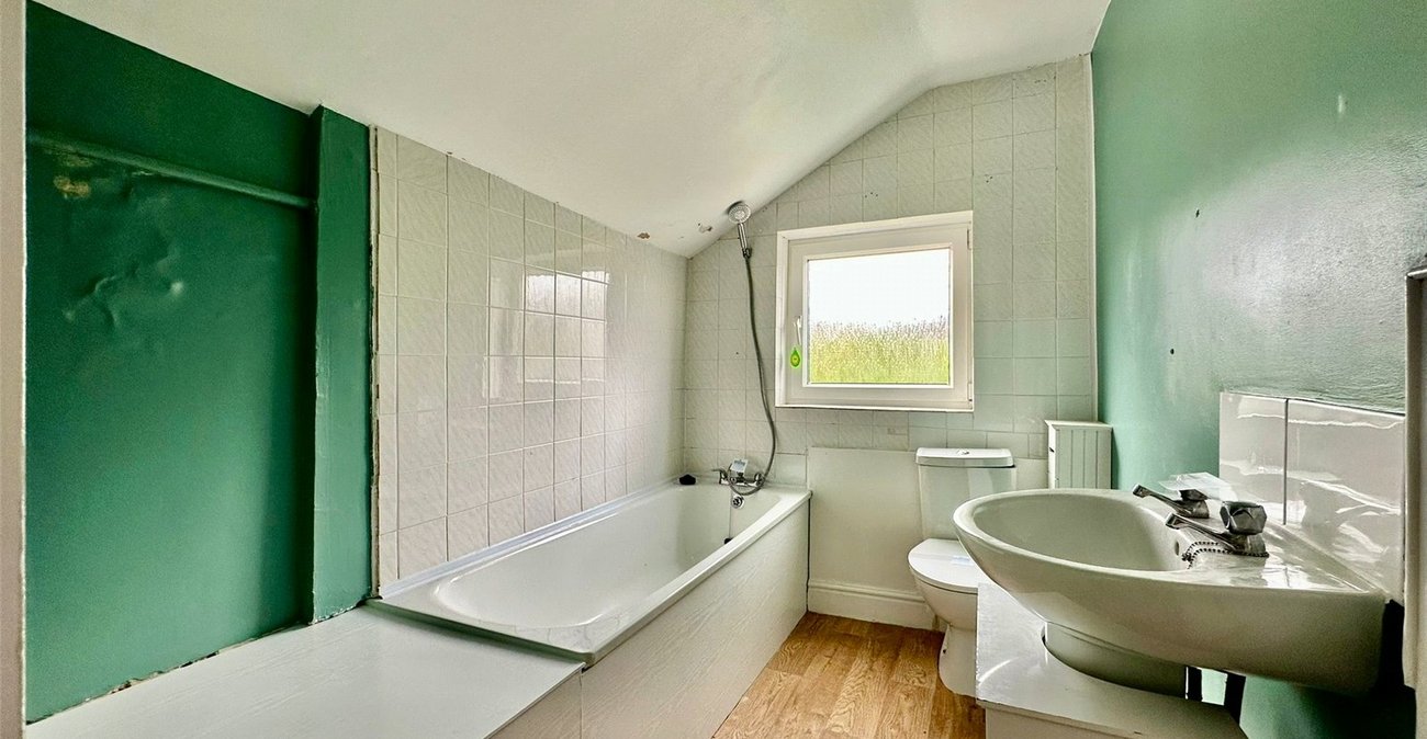 2 bedroom house for sale in Swanscombe | Robinson Jackson