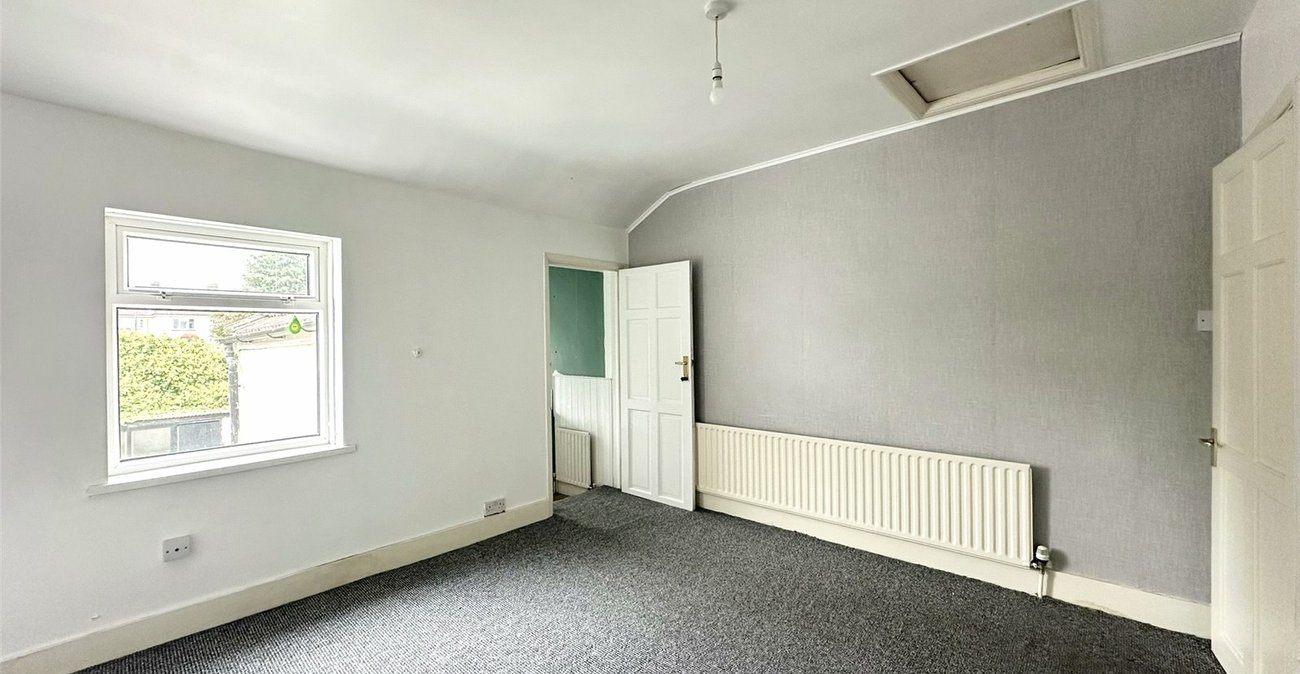 2 bedroom house for sale in Swanscombe | Robinson Jackson