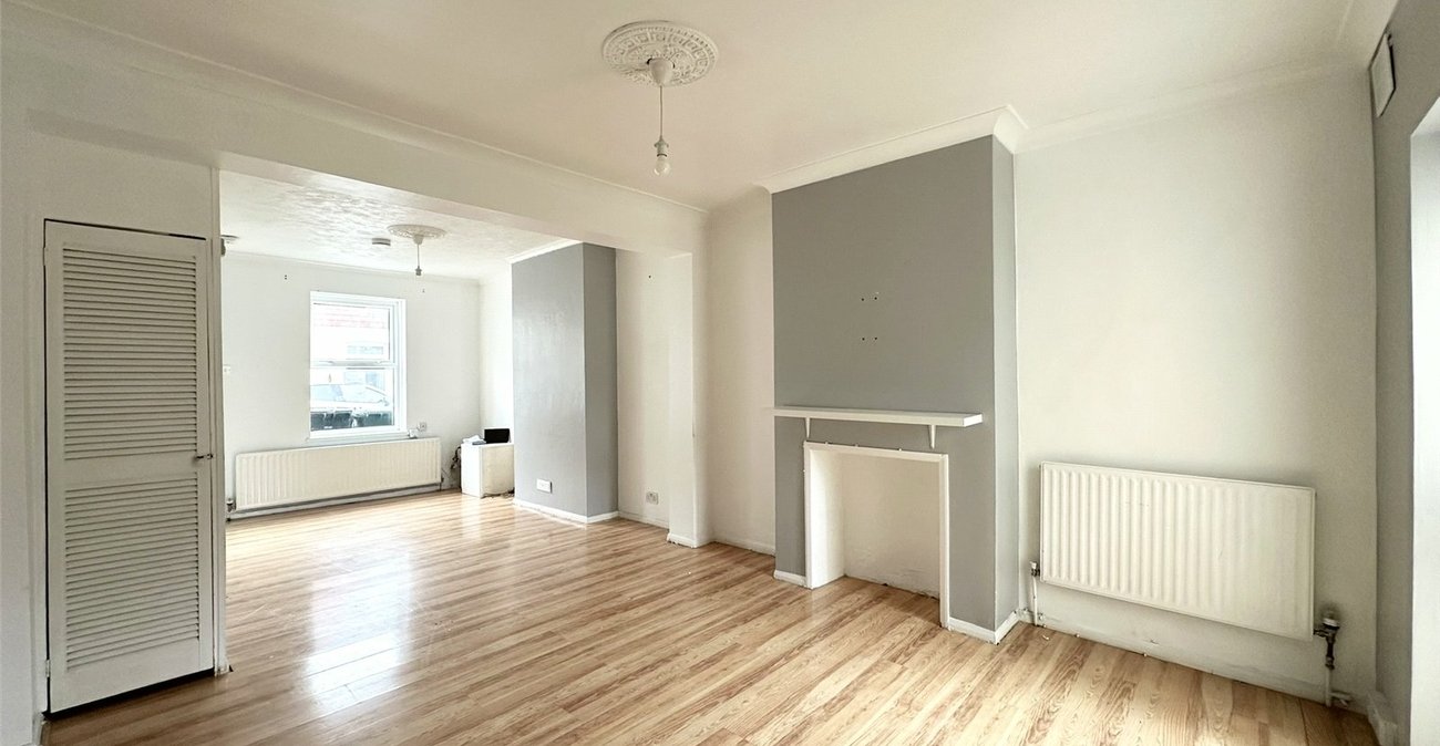 2 bedroom house for sale in Swanscombe | Robinson Jackson