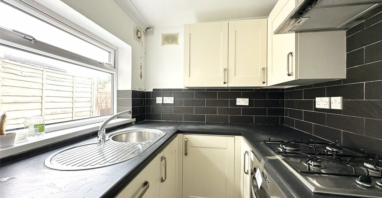 2 bedroom house for sale in Swanscombe | Robinson Jackson