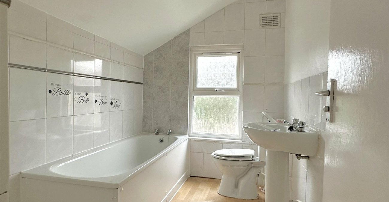 2 bedroom house for sale in Swanscombe | Robinson Jackson