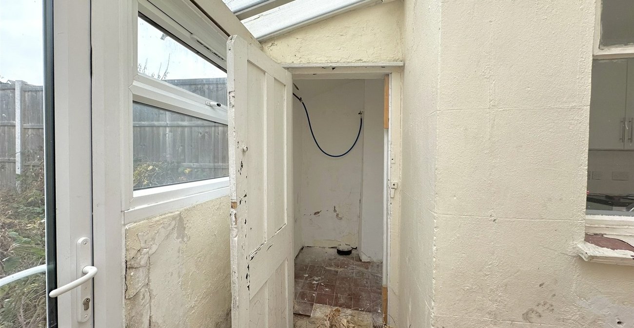 2 bedroom house for sale in Swanscombe | Robinson Jackson