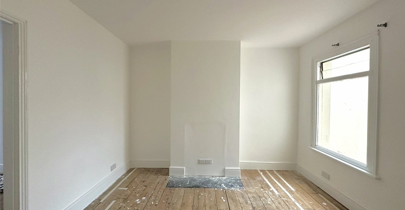 2 bedroom house for sale in Swanscombe | Robinson Jackson