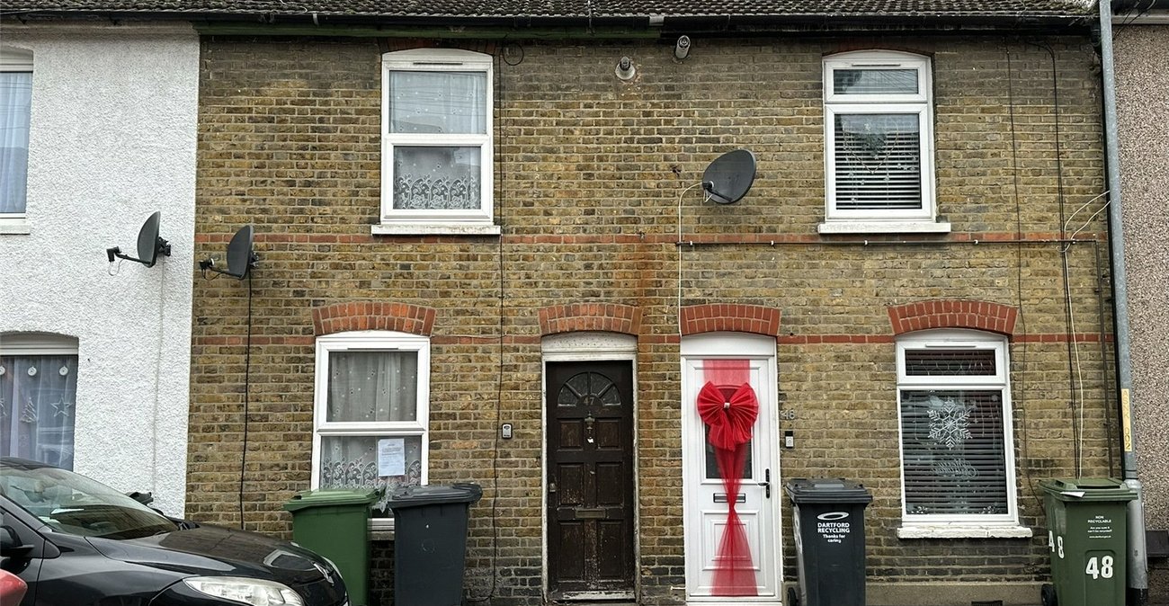 2 bedroom house for sale in Swanscombe | Robinson Jackson