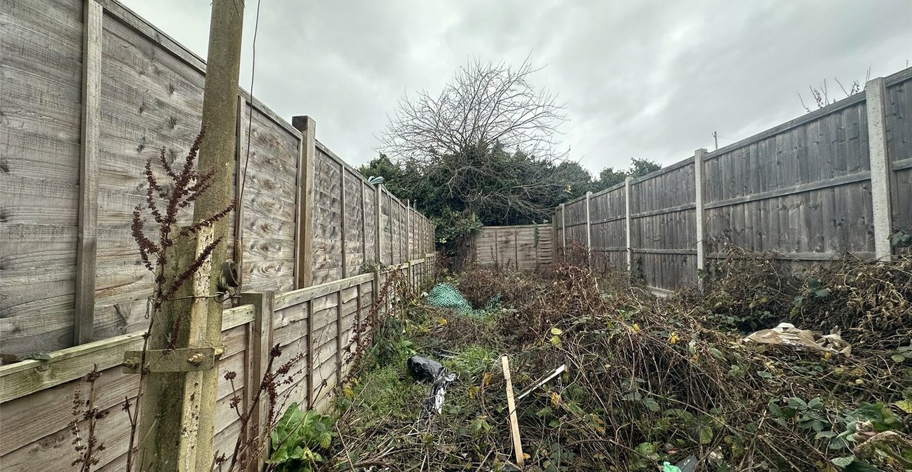 2 bedroom house for sale in Swanscombe | Robinson Jackson